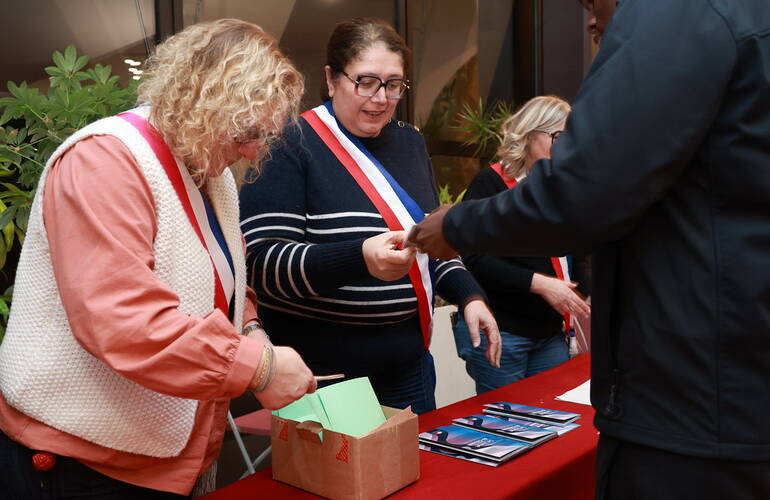 Soirée citoyenne, remise des cartes d'électeurs